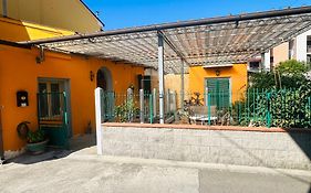 Carlitos Maison